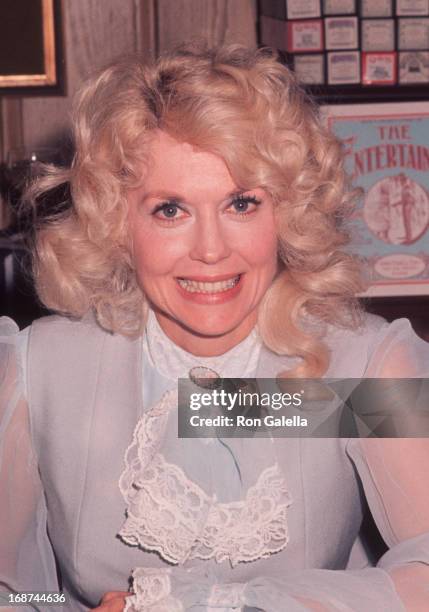 Donna Douglas attends "The Sting" Trophy Poker Championship on May 25, 1977 at Chasen's Restaurant in Beverly Hills, California.