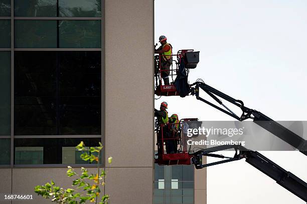 Contractors work at the Menlo Equities LLC and Beacon Capital Partners LLC's 460,000 square foot office complex construction site stands in Santa...