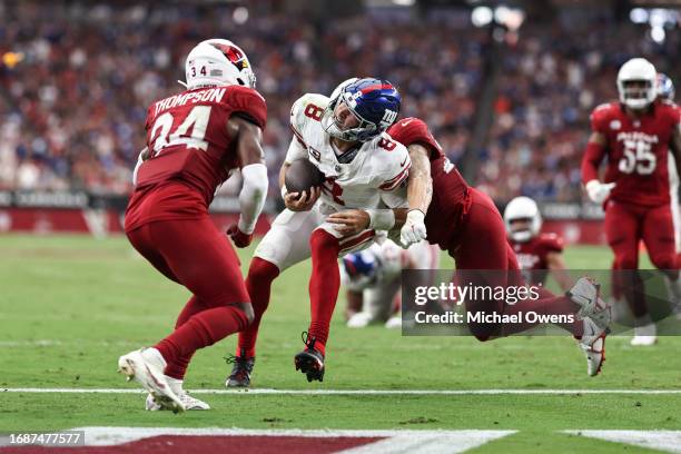 Daniel Jones of the New York Giants runs with the ball for a touchdown during the fourth quarter of an NFL football game between the Arizona...