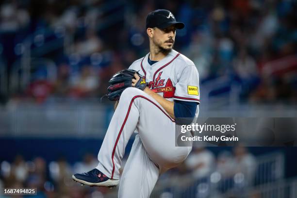 Charlie Morton of the Atlanta Braves pitches in the second inning during the game between the Atlanta Braves and the Miami Marlins at loanDepot park...