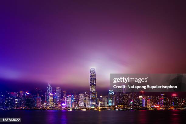 hong kong island in purple gradient - 2013 fotografías e imágenes de stock