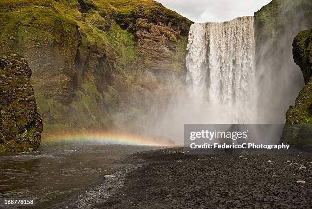 skógafoss - islanda 2012 - islanda fotografías e imágenes de stock