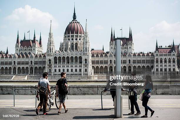 Batthyany 25 Batthyany Square Stock Photos, High-Res Pictures, and Images - Getty ...