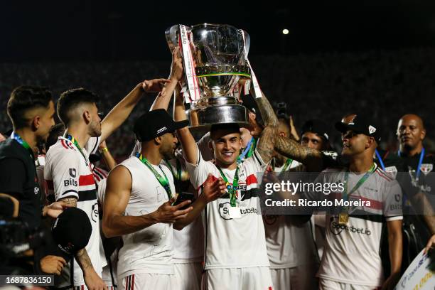 Nestor of Sao Paulo celebrates after winning the second leg of Copa Do Brasil 2023 final between Sao Paulo and Flamengo at Morumbi Stadium on...