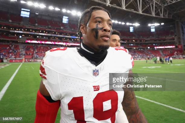 Afety Isaiah Simmons of the New York Giants walks off the field following the NFL game against the Arizona Cardinals at State Farm Stadium on...