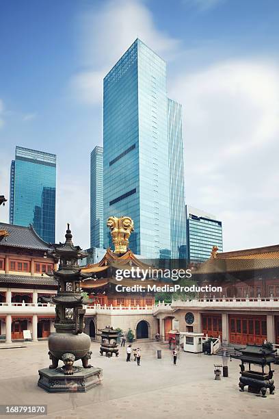 shanghai traditional and modern - shanghai temple stock pictures, royalty-free photos & images