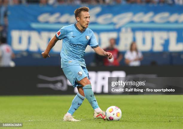 Felix Passlack of VfL Bochum 1848 plays the ball during the Bundesliga match between VfL Bochum 1848 and Eintracht Frankfurt at Vonovia Ruhrstadion...