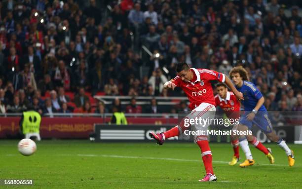 Oscar Cardozo of Benfica scores their first goal from the penalty spot during the UEFA Europa League Final between SL Benfica and Chelsea FC at...