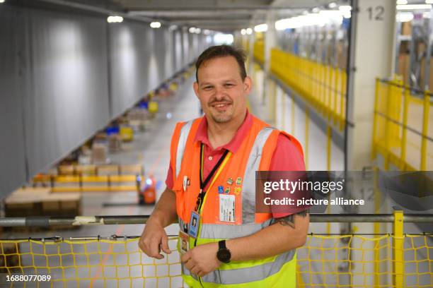 September 2023, Saxony-Anhalt, Sülzetal: Patrick Geiger, General Manager of Amazon Logistics in Sülzetal. Amazon is specifically recruiting members...