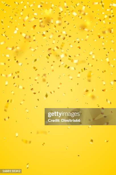 stockillustraties, clipart, cartoons en iconen met falling gold confetti background. can be used for celebration, christmas, new year, carnival festivity, valentine’s day, advertisment event, national holiday, etc. - carnaval-feestelijk-evenement