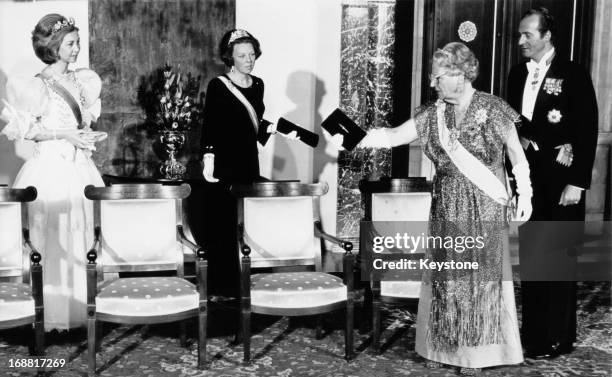 Queen Juliana and Princess Beatrix of the Netherlands welcome King Juan Carlos of Spain and Queen Sofia of Spain, 19th March 1980.