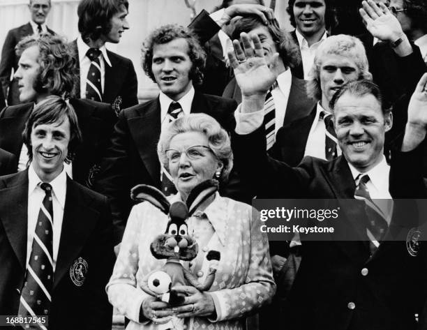 Queen Juliana of the Netherlands receives the Dutch national team at the palace Huis ten Bosch in the Hague after the 1974 FIFA World Cup in which...