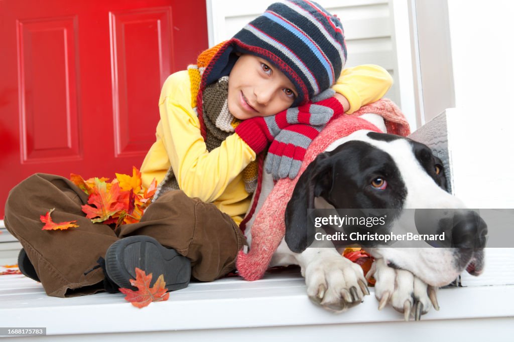 Ragazzo e cane svegli Ritratto autunnale