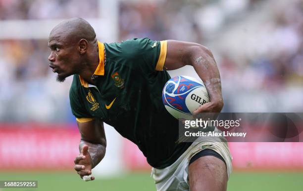 Makazole Mapimpi of South Africa runs with the ball during the Rugby World Cup France 2023 match between South Africa and Romania at Nouveau Stade de...