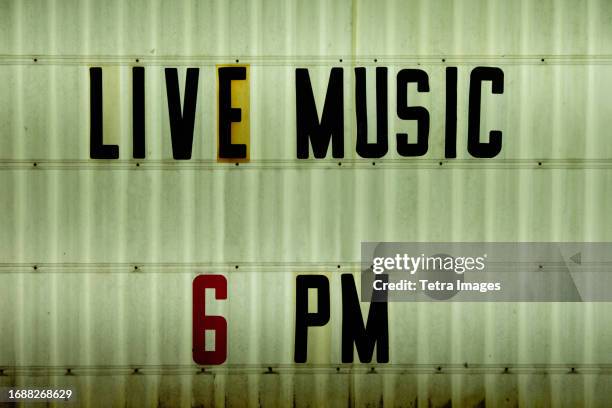 live music signage outside honky tonk - nashville music stock pictures, royalty-free photos & images