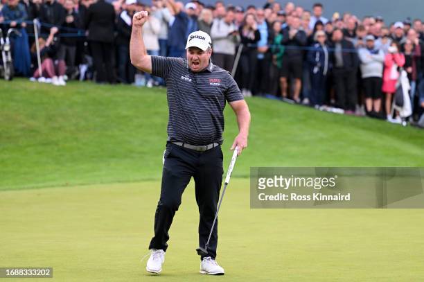 Ryan Fox of New Zealand celebrates on the 18th green during Day Four of the BMW PGA Championship at Wentworth Golf Club on September 17, 2023 in...