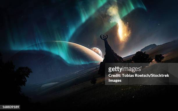 aurora borealis on an imaginative earth-like planet. - aurora borealis 幅插畫檔、美工圖案、卡通及圖標