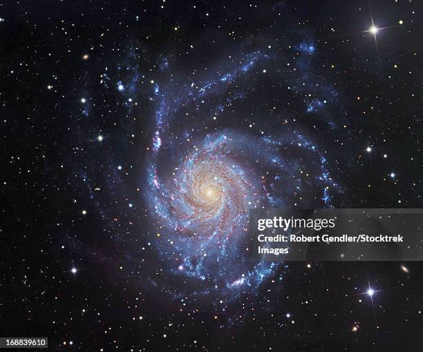 m101, the pinwheel galaxy in ursa major - pinwheel galaxy stock pictures, royalty-free photos & images