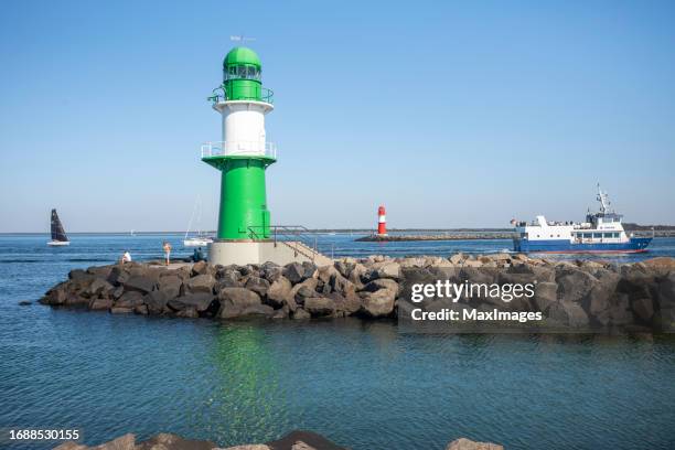 rostock warnemünde grünes leuchtfeuer rockt ostseesommer - mecklenburg vorpommern stock-fotos und bilder