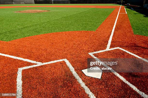 closeup of empty baseball field - kunstgras stockfoto's en -beelden