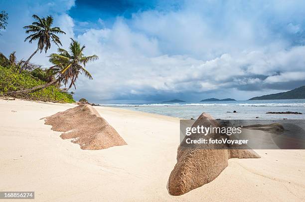 golden sands tropical island beach blue ocean lagoon - desert island stock pictures, royalty-free photos & images