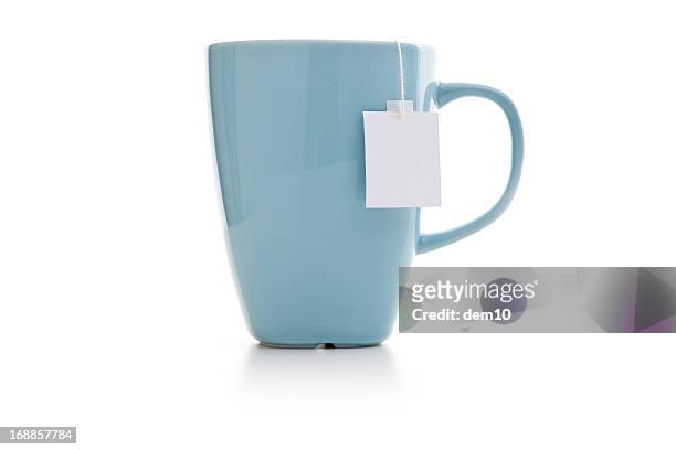 tasse bleue avec un sachet de thé - mug photos et images de collection