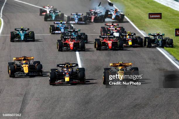 Max Verstappen of Netherlands, Oracle Red Bull Racing, RB19 - Honda RBPT, action 81 Oscar Piastri of Australia, Mclaren Formula 1 Team, MCL60 -...