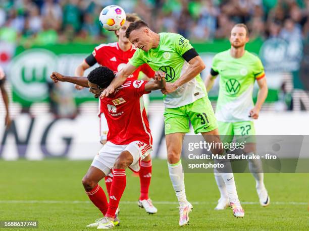 Danilho Doekhi of 1.FC Union Berlin and Yannick Gerhardt of VfL Wolfsburg battle for the ball during the Bundesliga match between VfL Wolfsburg and...