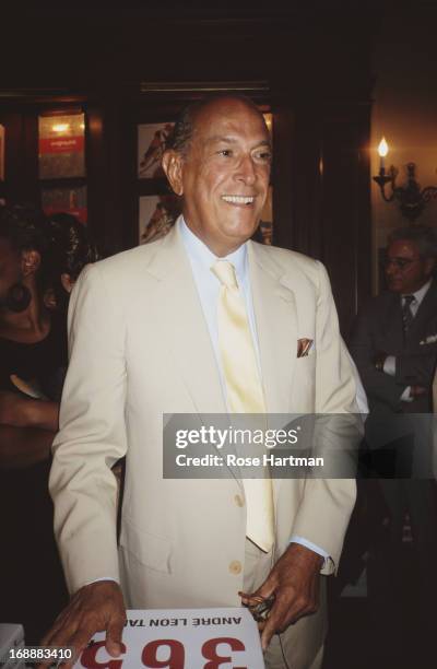 Dominican fashion designer Oscar de la Renta, circa 2000.