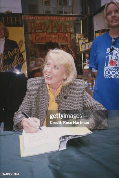 American gossip columnist Liz Smith signs copies of her memoir 'Natural Blonde' on Fifth Avenue, New York City, 2000.