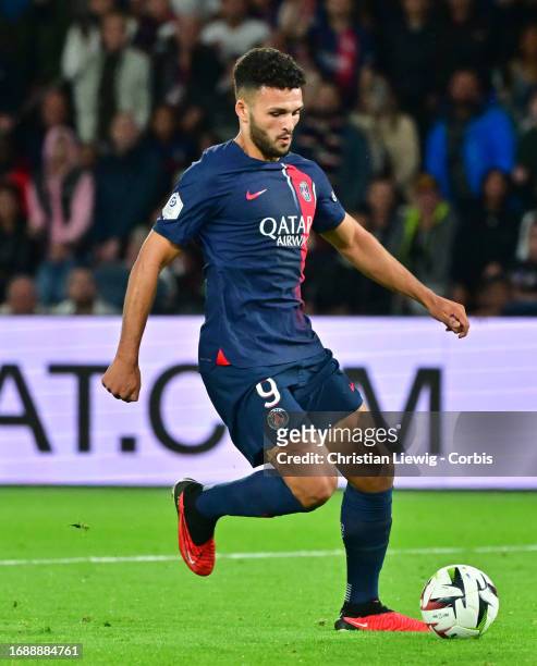 Gonçalo Ramos of Paris Saint-Germain runs with the ball during the Ligue 1 Uber Eats match between Paris Saint-Germain and Olympique de Marseille at...