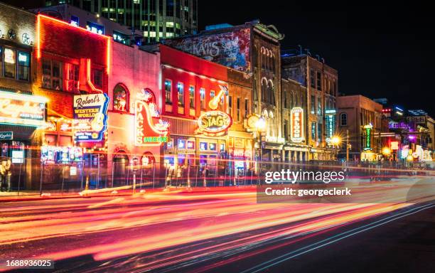 nashville's lower broadway - nashville foto e immagini stock