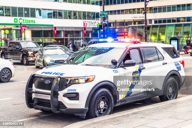 police in central philadelphia - politie van philadelphia stockfoto's en -beelden