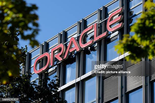 September 2023, Bavaria, Munich: The logo of the software and hardware manufacturer Oracle can be seen at the German headquarters. Photo: Sven...