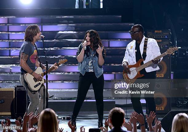 American Idol judge Keith Urban, Finalist Kree Harrison and American Idol judge Randy Jackson perform onstage during Fox's "American Idol 2013"...