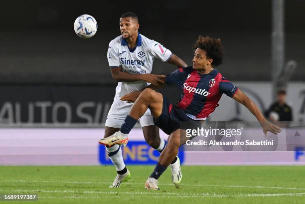 Joshua Zirkzee of Bologna battles for possession with Isak Hien of Hellas Veron during the Serie A TIM match between Hellas Verona FC and Bologna FC...