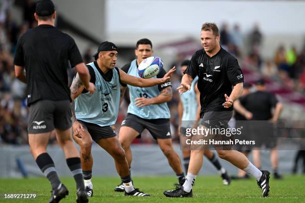 Sam Cane of the All Blacks runs through drills during a New Zealand All Blacks training session at Stade Jacques-Chaban-Delmas on September 18, 2023...