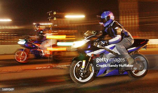 Street Drag Racing Photos and Premium High Res Pictures - Getty Images