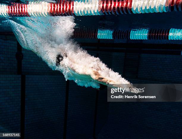 professional swimmer - swimming pool dive stock pictures, royalty-free photos & images