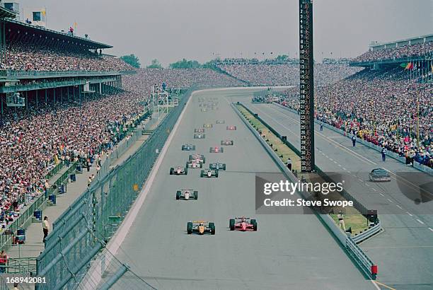 The start of the 77th Indianapolis 500 at the Indianapolis Motor Speedway, Indiana, 30th May 1993.