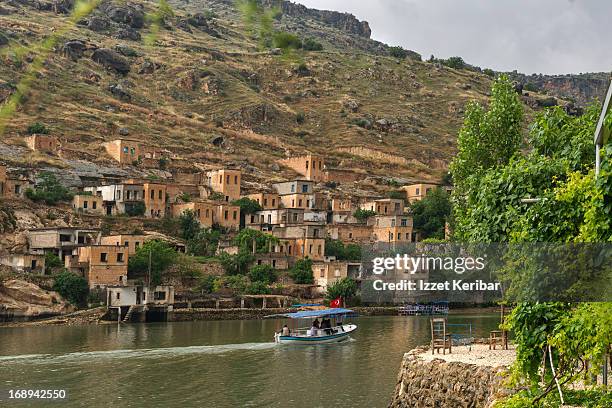 the old town of halfeti - euphrates river stockfoto's en -beelden