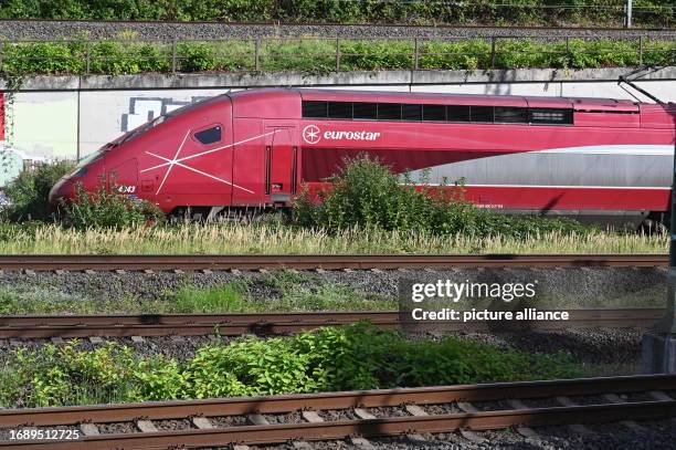 September 2023, North Rhine-Westphalia, Cologne: Railcar of the EUROSTAR high-speed train is underway near Cologne. Photo: Horst Galuschka/dpa