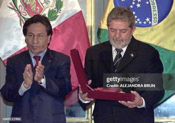 Brazilian President Luiz Inacio Lula da Silva receives the posthumous "Sol de Perú" Order from Peruvian President Alejandro Toledo for Sergio Viera...