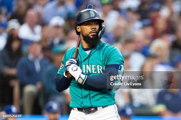 Teoscar Hernandez of the Seattle Mariners prepares to bat during the game between the Los Angeles Dodgers and the Seattle Mariners at T-Mobile Park...