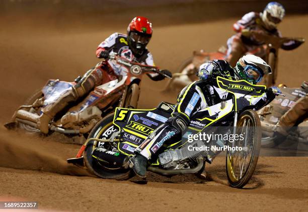 Jason Doyle of Ipswich 'TruMix' Witches leads Dan Bewley of Belle Vue 'ATPI' Aces during the Sports Insure Premiership Semi-Final Playoff 2nd leg...