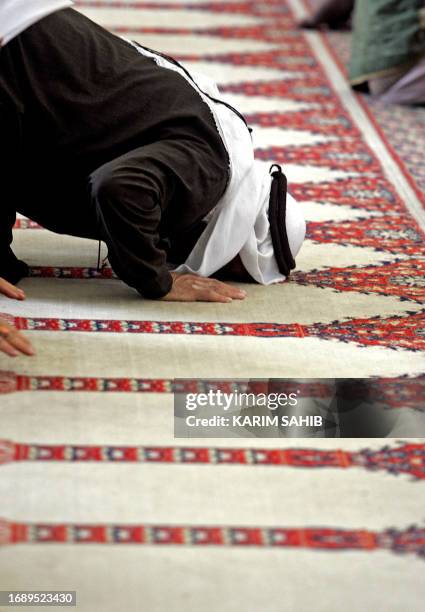 Sunni Iraqi worshipper performs Friday noon prayer at Sheikh Abdel Kader al-Gilani mosque in Baghdad, 24 March 2006.Five Iraqi Sunni worshippers were...