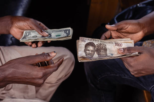 NGA: Naira Value Plunges on Street Amid 'Stampede' for Dollars