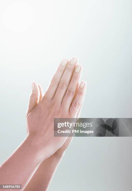 hands praying - 祈る 手 ストックフォトと画像