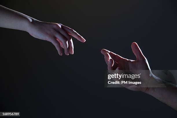 hands trying to touch - red couple stockfoto's en -beelden