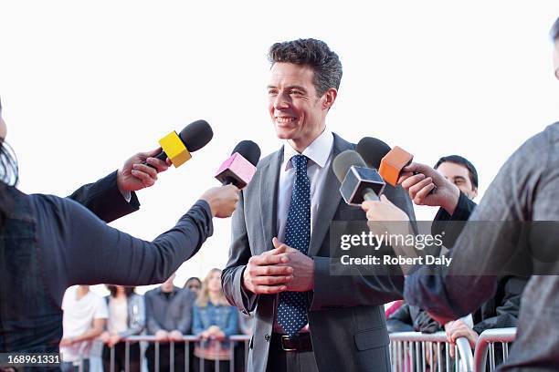 politician speaking to reporters - fame press stock pictures, royalty-free photos & images